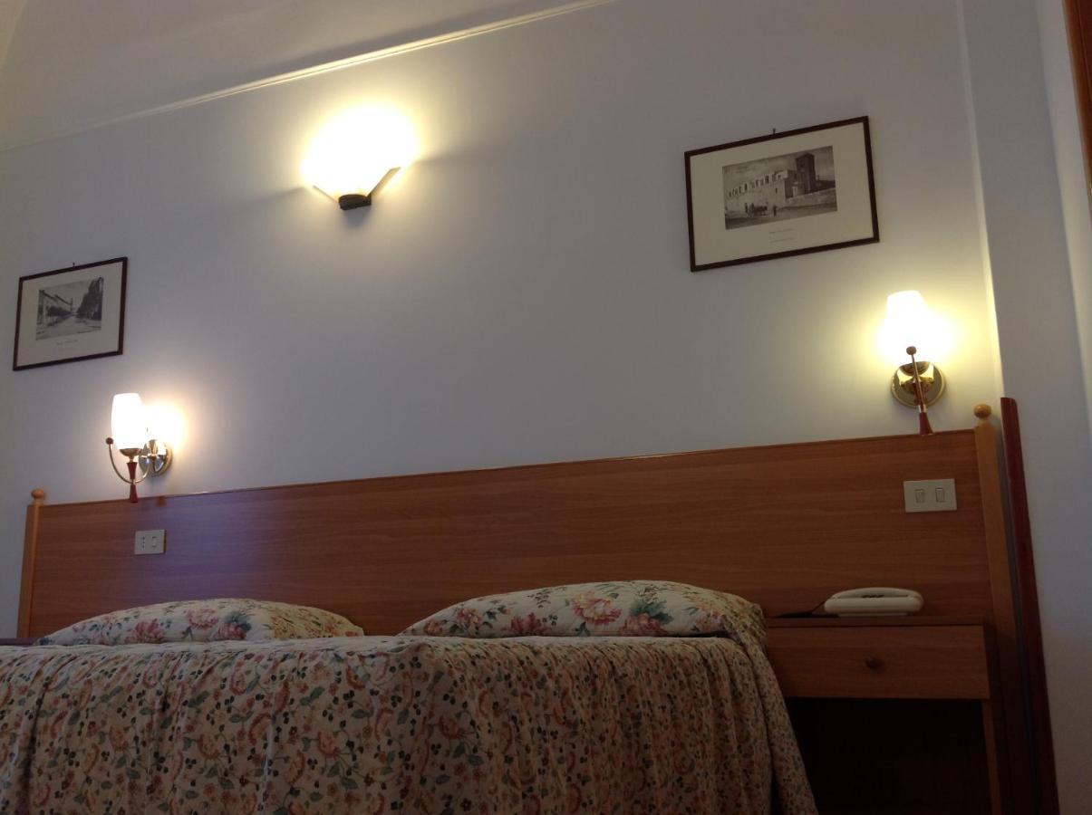 Hotel Castello Mesagne Kamer foto