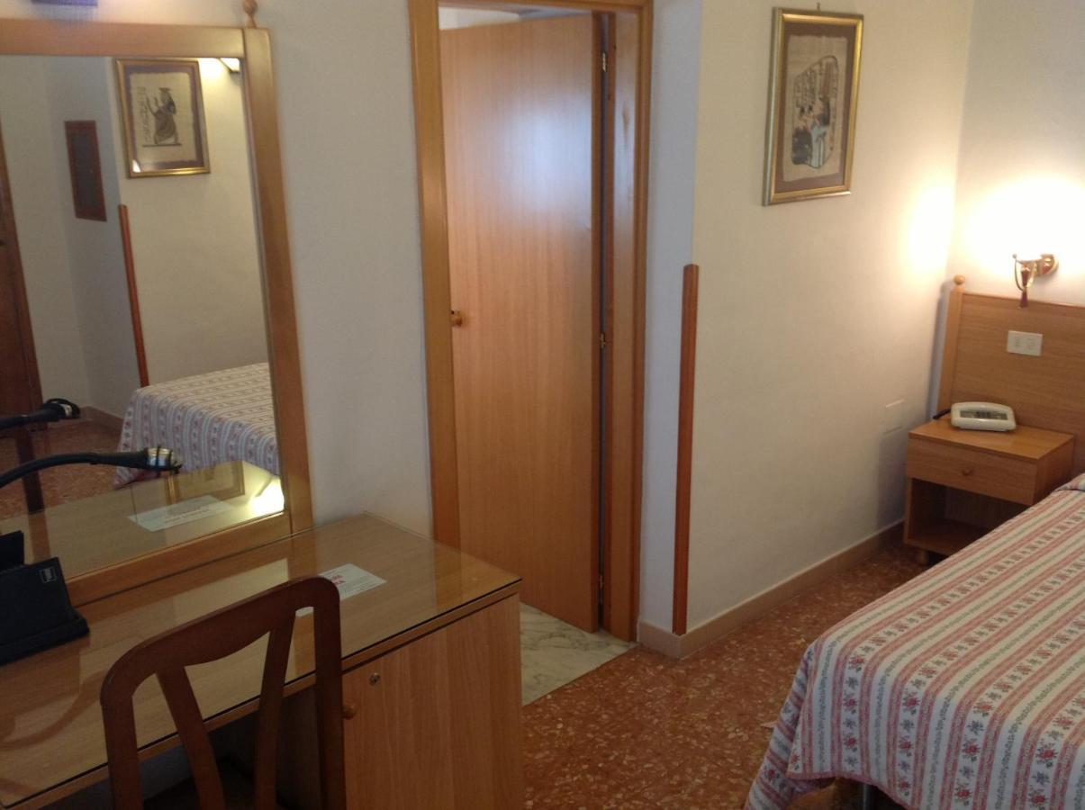 Hotel Castello Mesagne Kamer foto
