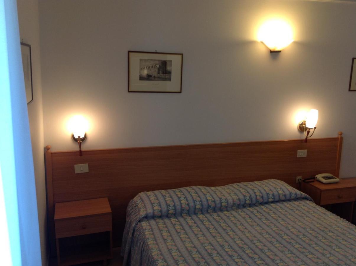 Hotel Castello Mesagne Kamer foto