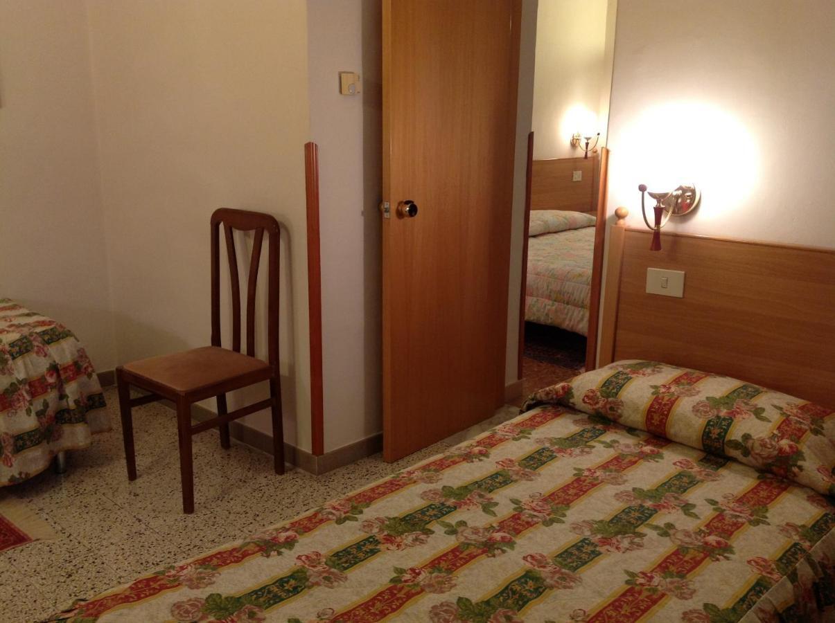 Hotel Castello Mesagne Kamer foto