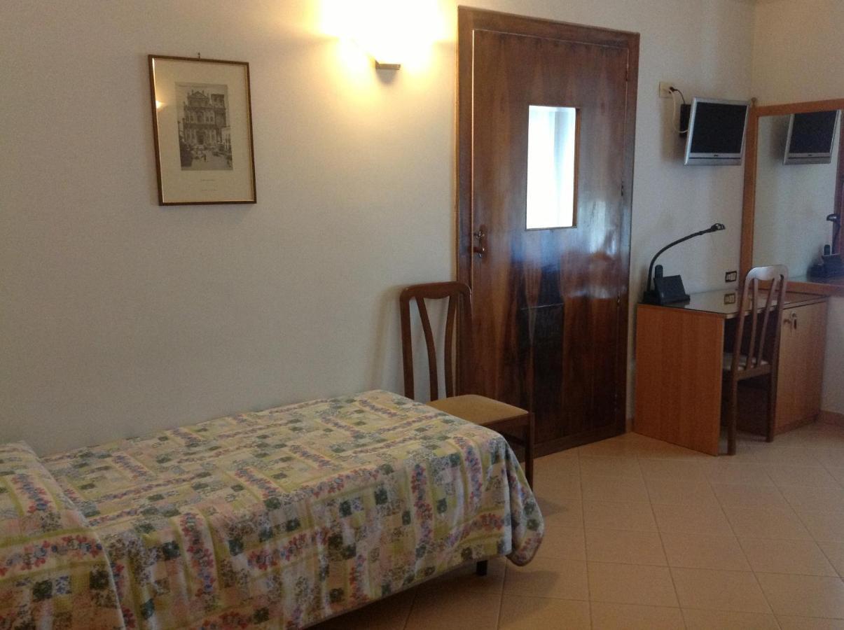 Hotel Castello Mesagne Kamer foto
