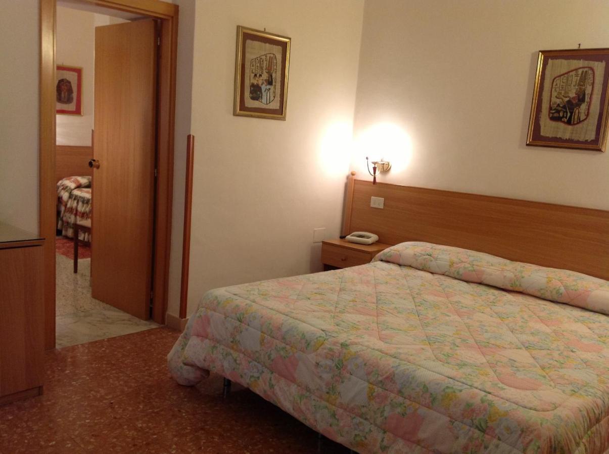 Hotel Castello Mesagne Kamer foto
