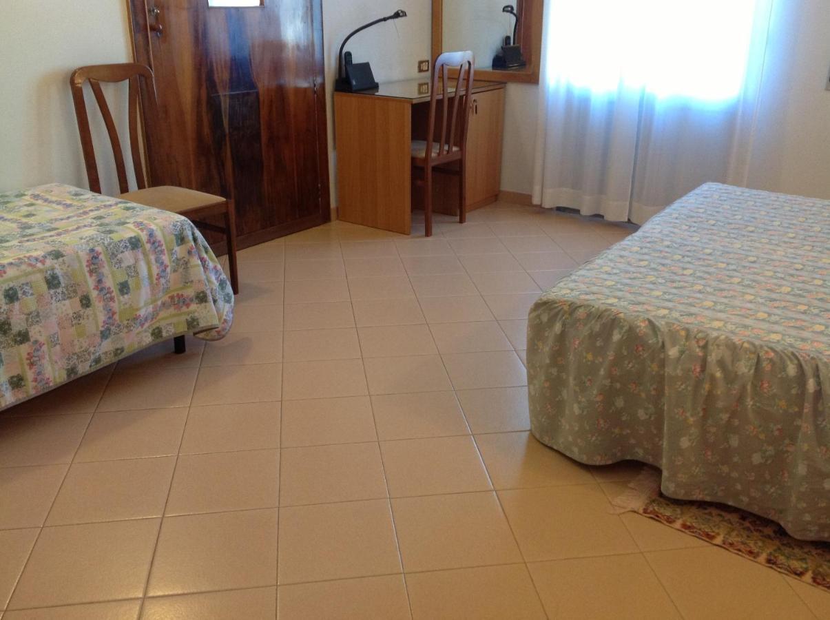 Hotel Castello Mesagne Kamer foto