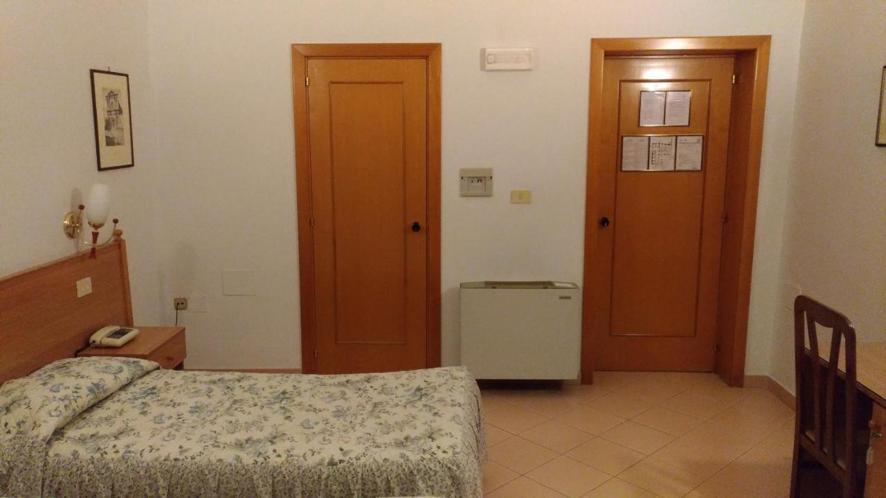 Hotel Castello Mesagne Kamer foto
